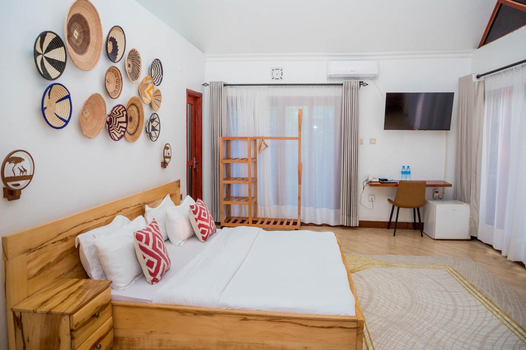 Shose Farmhouse Chalets & Campsite Moshi Exterior photo
